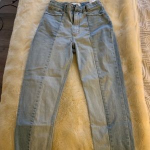 Abercrombie and Fitch- the ankle Straight ultra high rise jeans. SPLIT COLOR